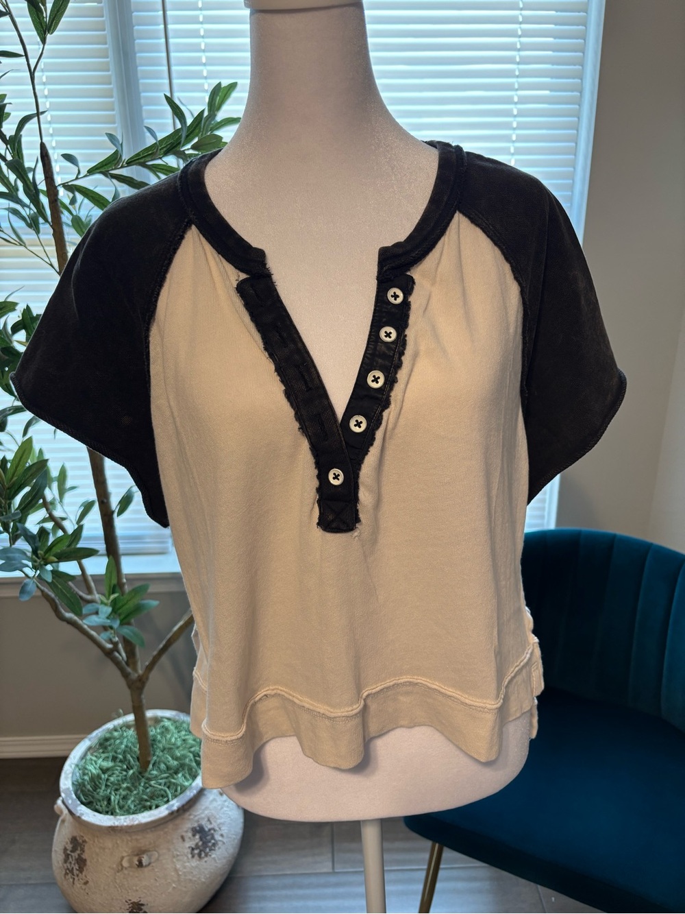Free People We The Free Eyes Closed Henley Short Sleeve Cream Black Small NWOT